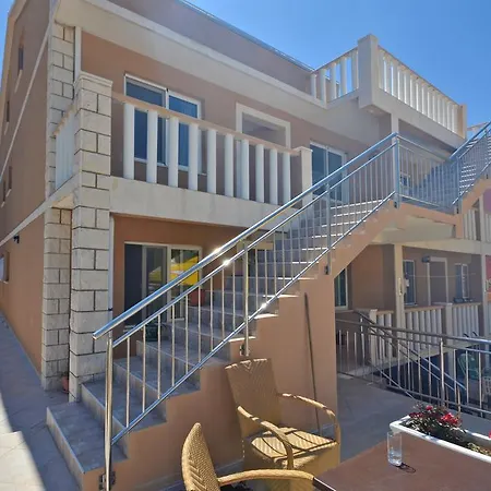 Riva1 And Guest house 3*